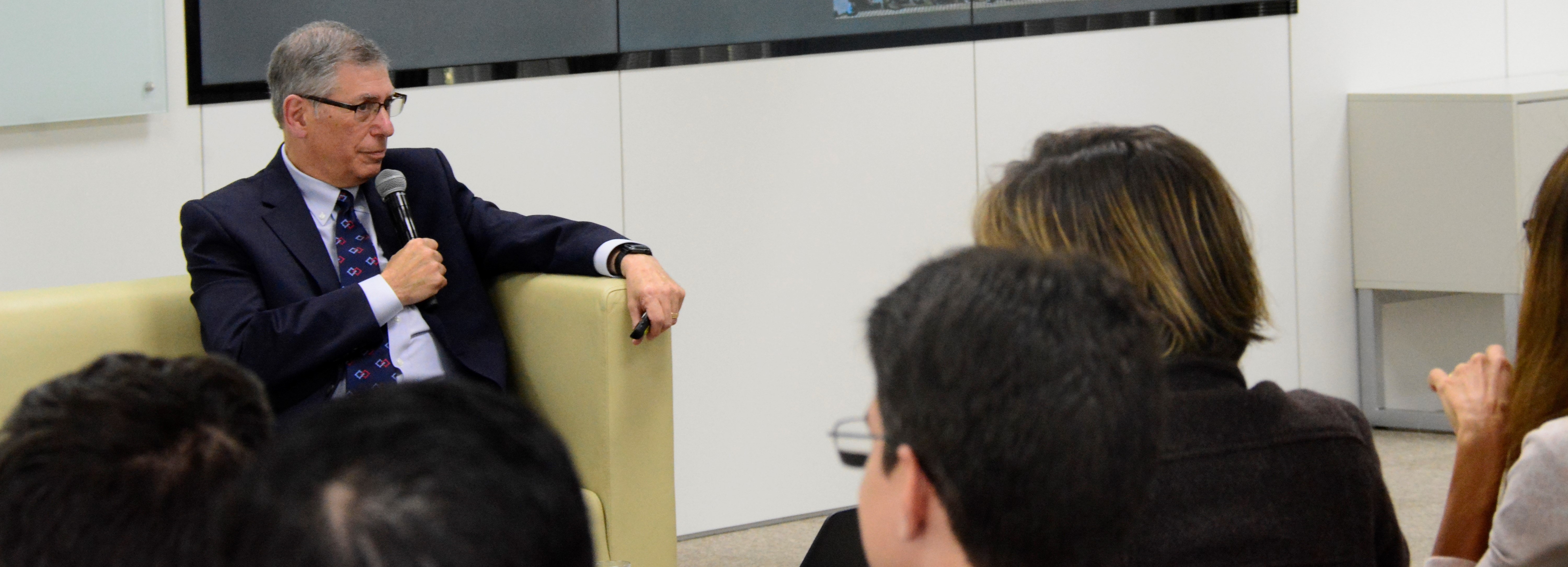 Características das diferentes gerações é tema discutido em edição do Café com Debate