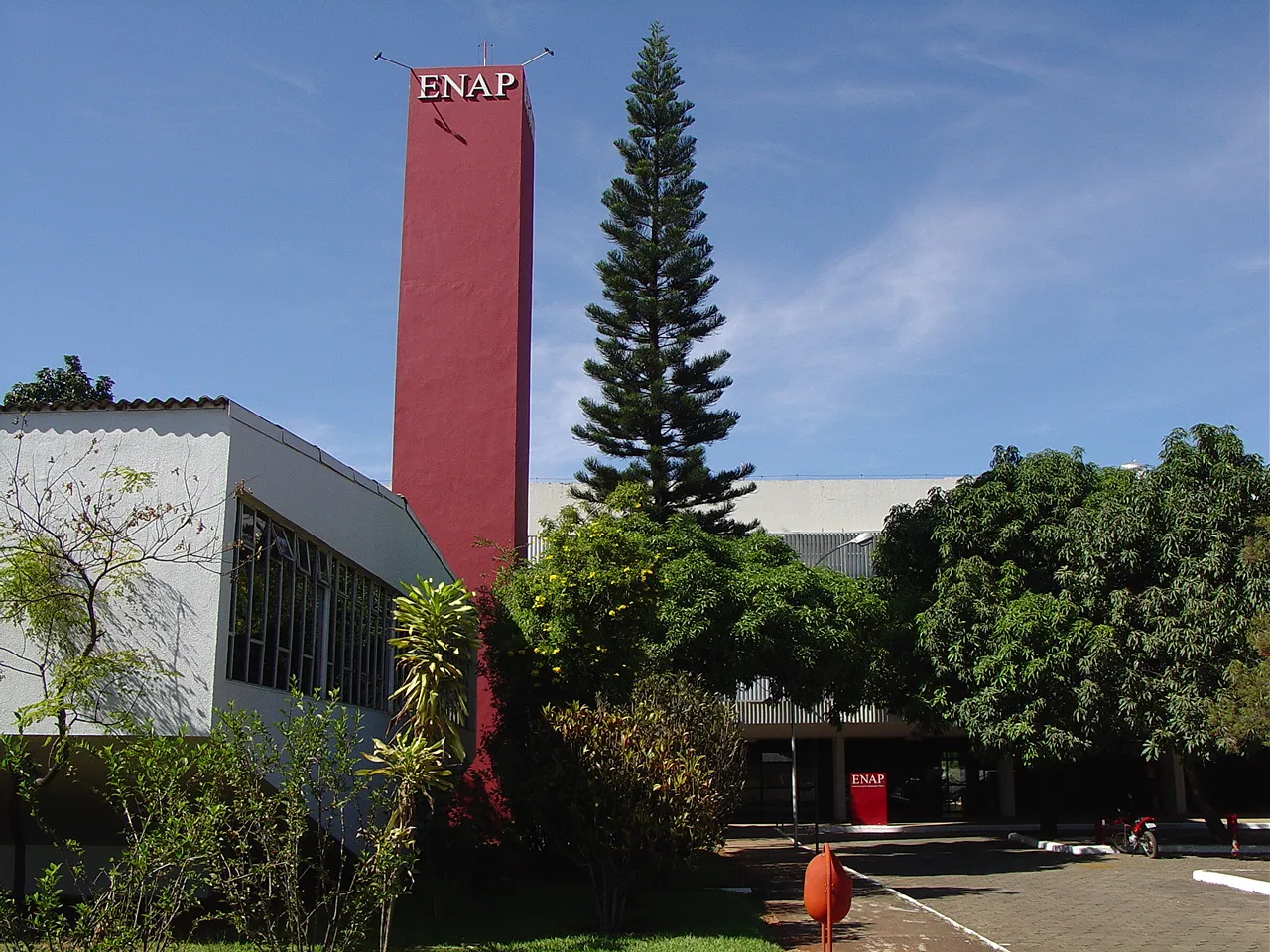 ARQUIVO_Fachada ENAP_oeste_caixa_dágua_histórica