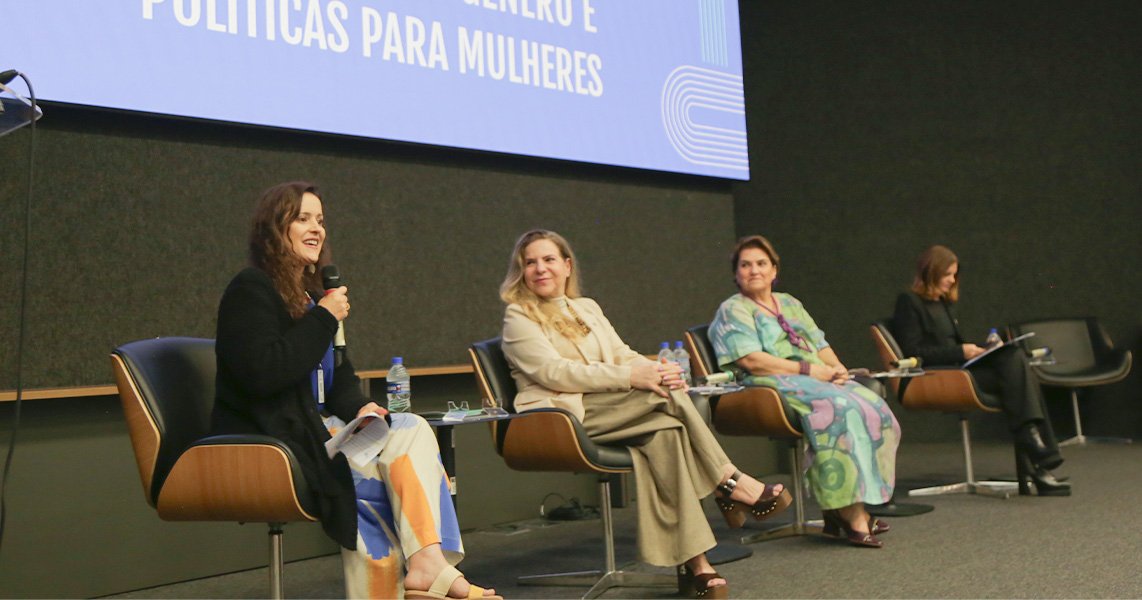 Enap apresenta em evento sobre políticas para mulheres iniciativas e formações feministas que já certificaram mais de 100 mil pessoas