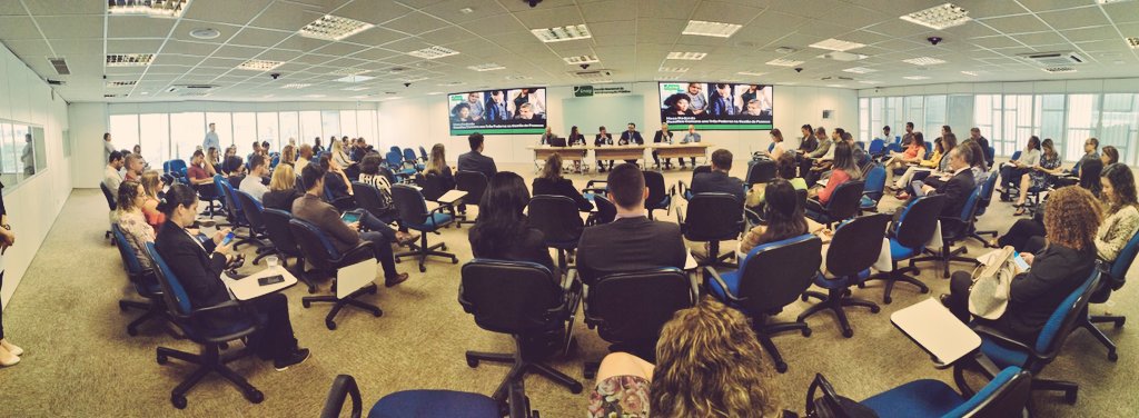 Mesa-redonda reúne representantes dos três poderes e academia para discutir aspectos relevantes da gestão de pessoas 