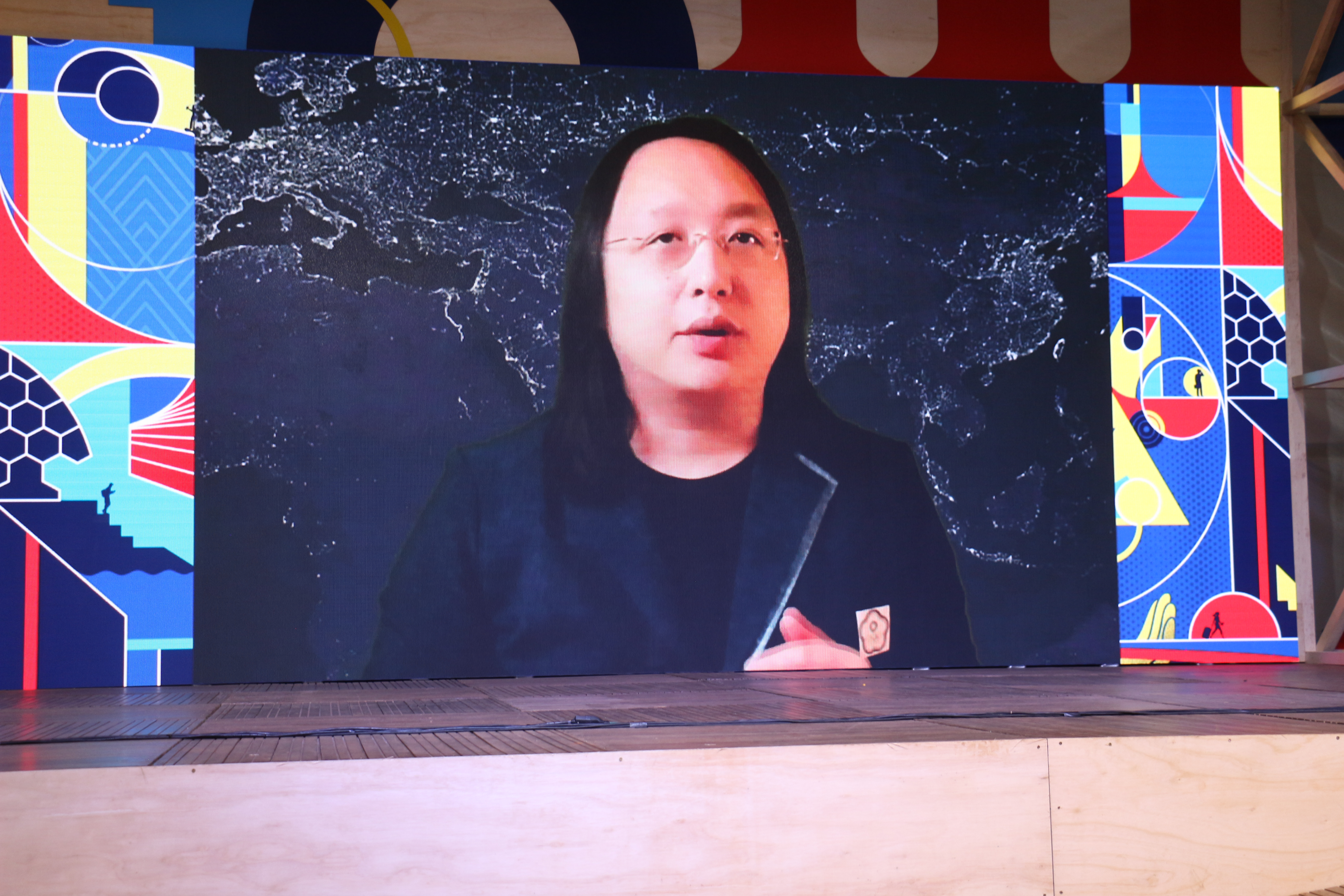 “Tecnologia deve se ajustar à sociedade, e não o contrário”, alerta ministra digital de Taiwan