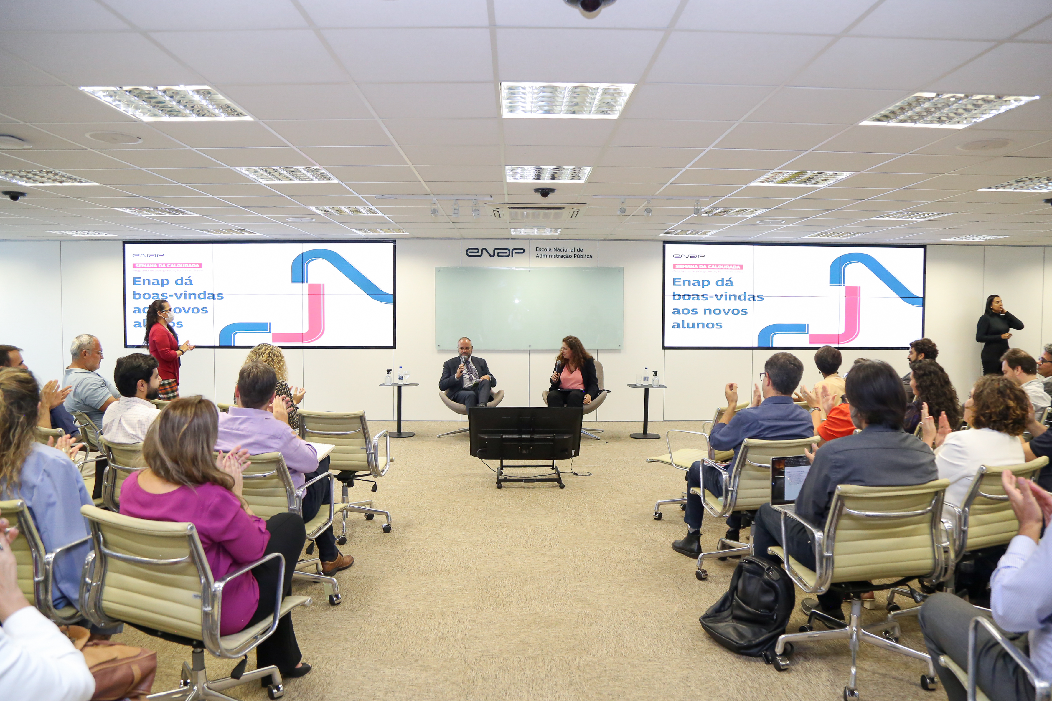 Aula magna da pós-graduação reúne ansiedade, motivação e preocupação 