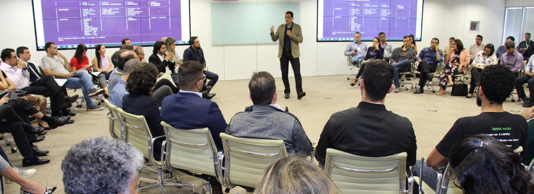 Bate papo na Enap sobre como o uso de inteligência artificial pode ajudar o governo a ser mais eficiente