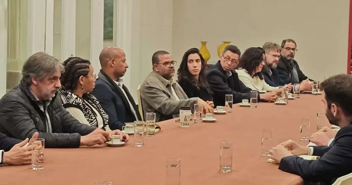 Reunião com a Embaixada do Brasil na China.