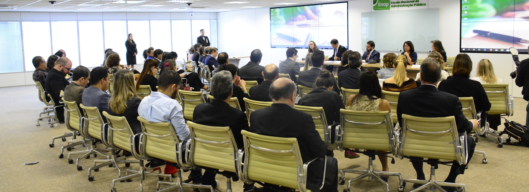 Desburocratização para fomentar o empreendedorismo nos municípios é tema de debate na Enap